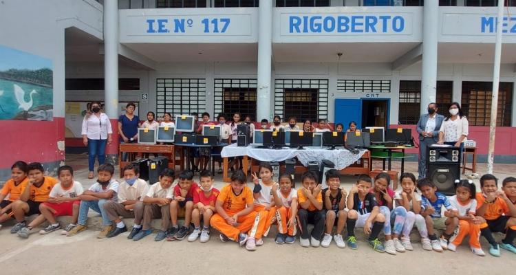 La Unidad de Gestión Educativa Local UGEL, transfiere equipos tecnológicos a la I.E N° 117 Rigoberto Meza Chunga. Con esta entrega, dicha institución podrá mejorar la calidad educativa de 180 estudiantes.